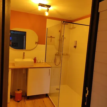 La Vie Est Belle Nyaraló *